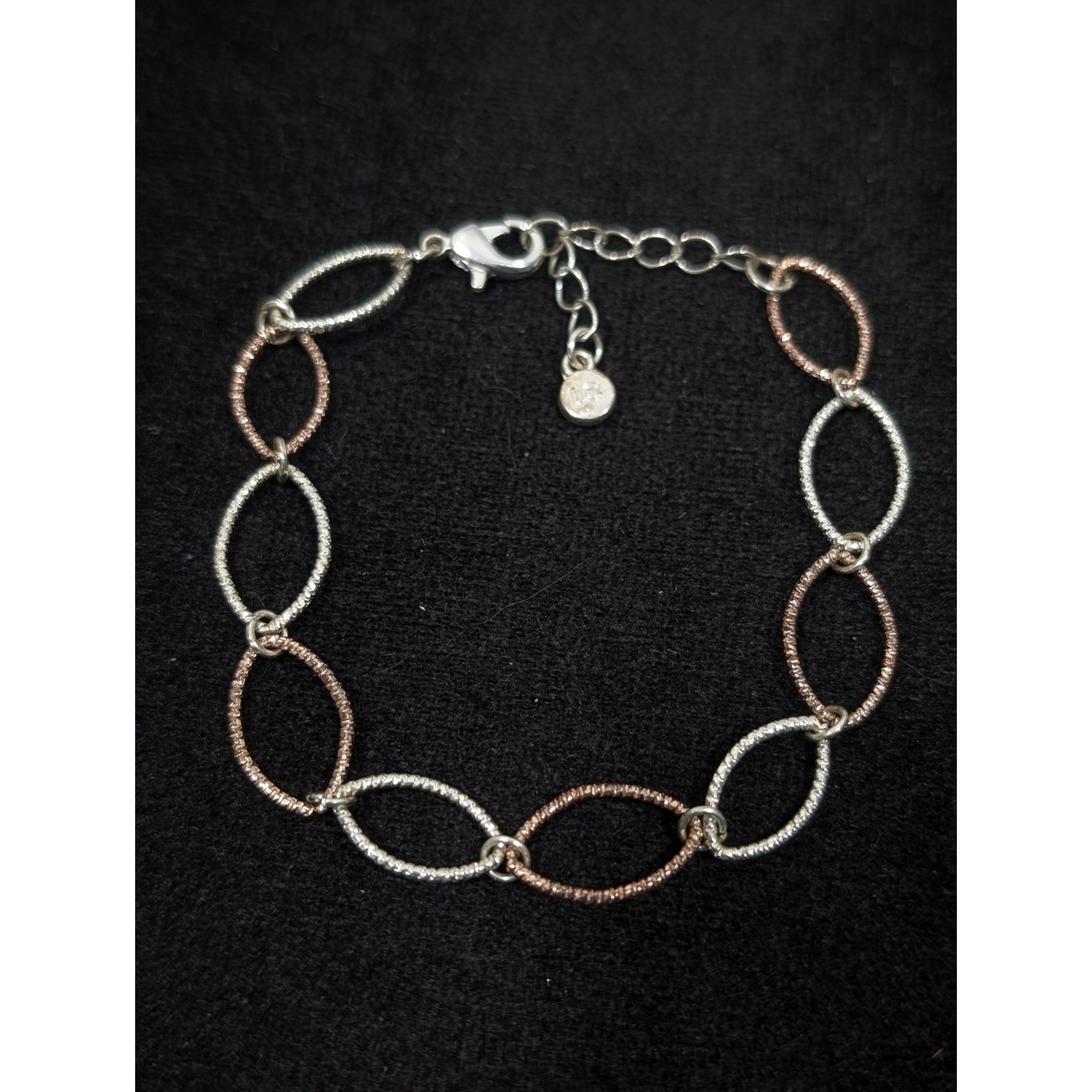 Liz Claiborne Two Tone Textured Oval Chain Link Bracelet 7 In 12$